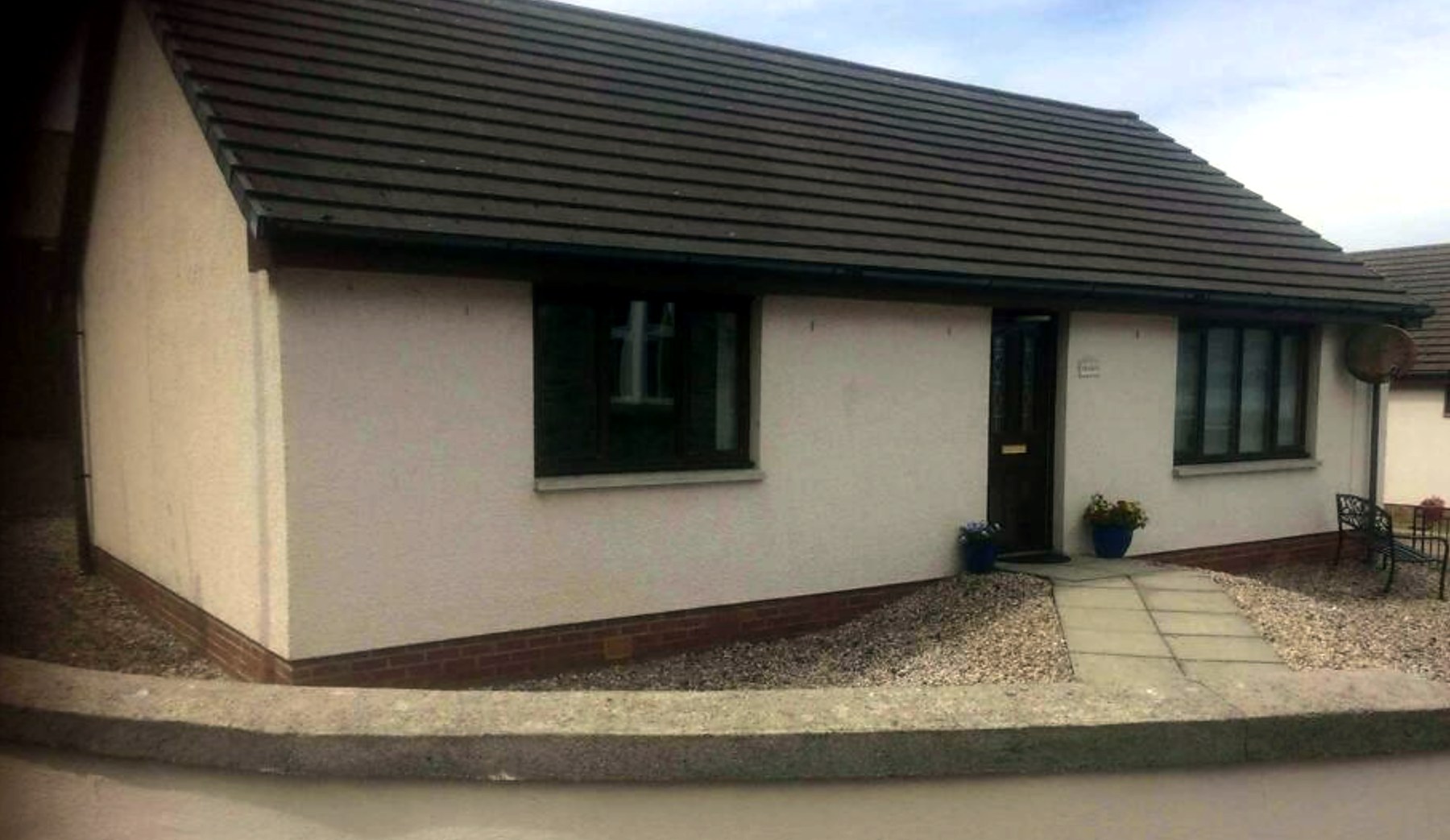 Exterior of Fraoch, a self-catering bungalow in Port Bannatyne
